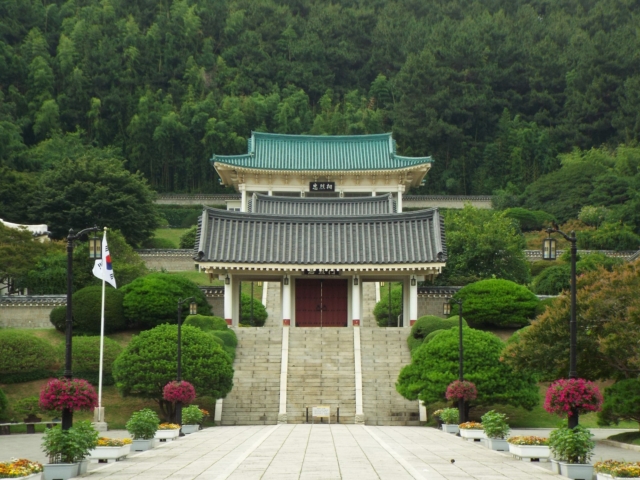 Busan - Chungnyeolsa