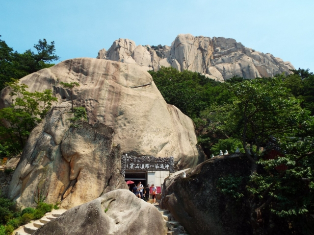 Sokcho - Seoraksan : Le temple Gyejoam & Le rocher Heundeulbawi